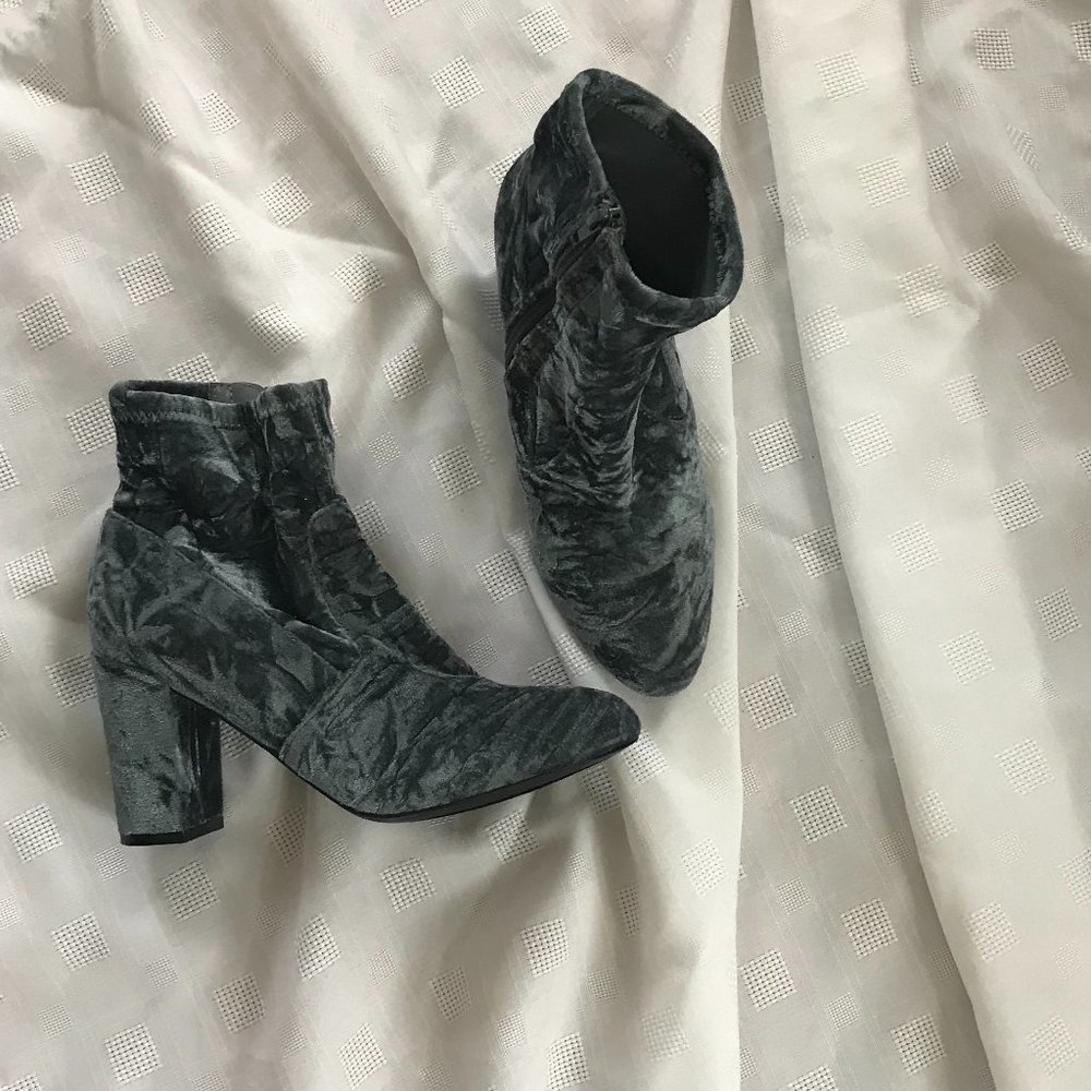 Steve Madden Crushed Velvet Boots Size 7.5